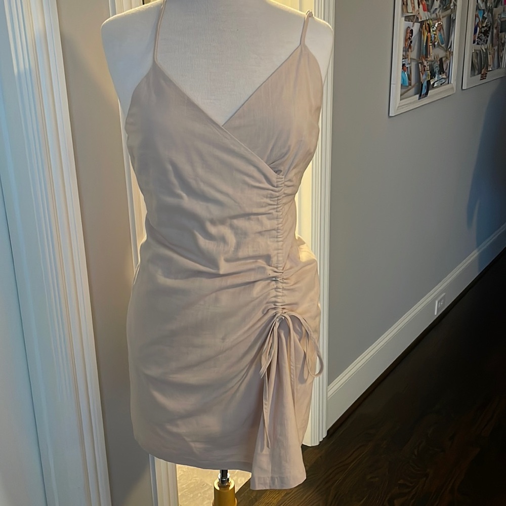 Cute, summer, casual dress. Only worn twice to graduation and Sorority rush. - Picture 1 of 4